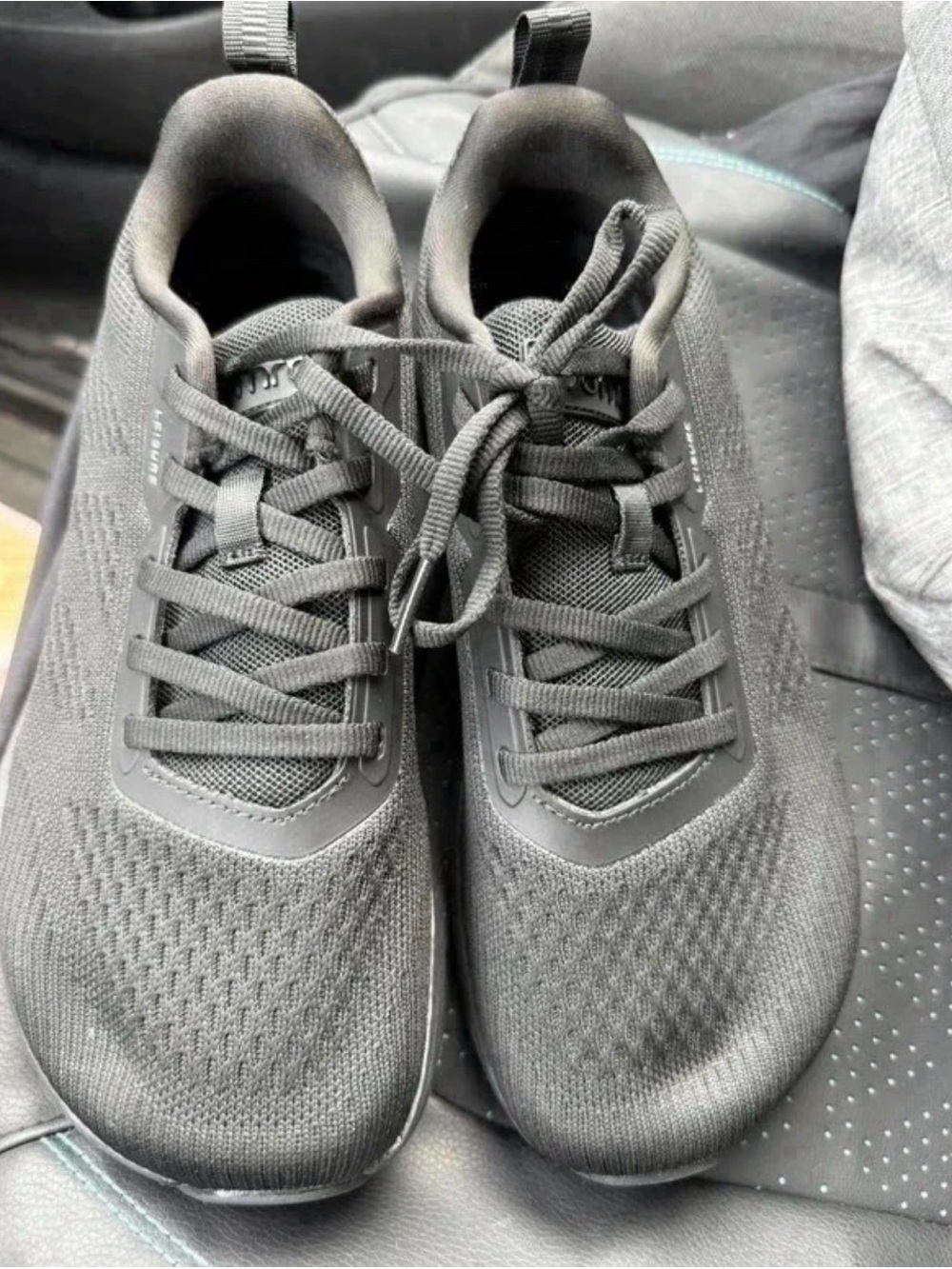 Men's Athletic Sneakers in Black - Lightweight Everyday Trainer